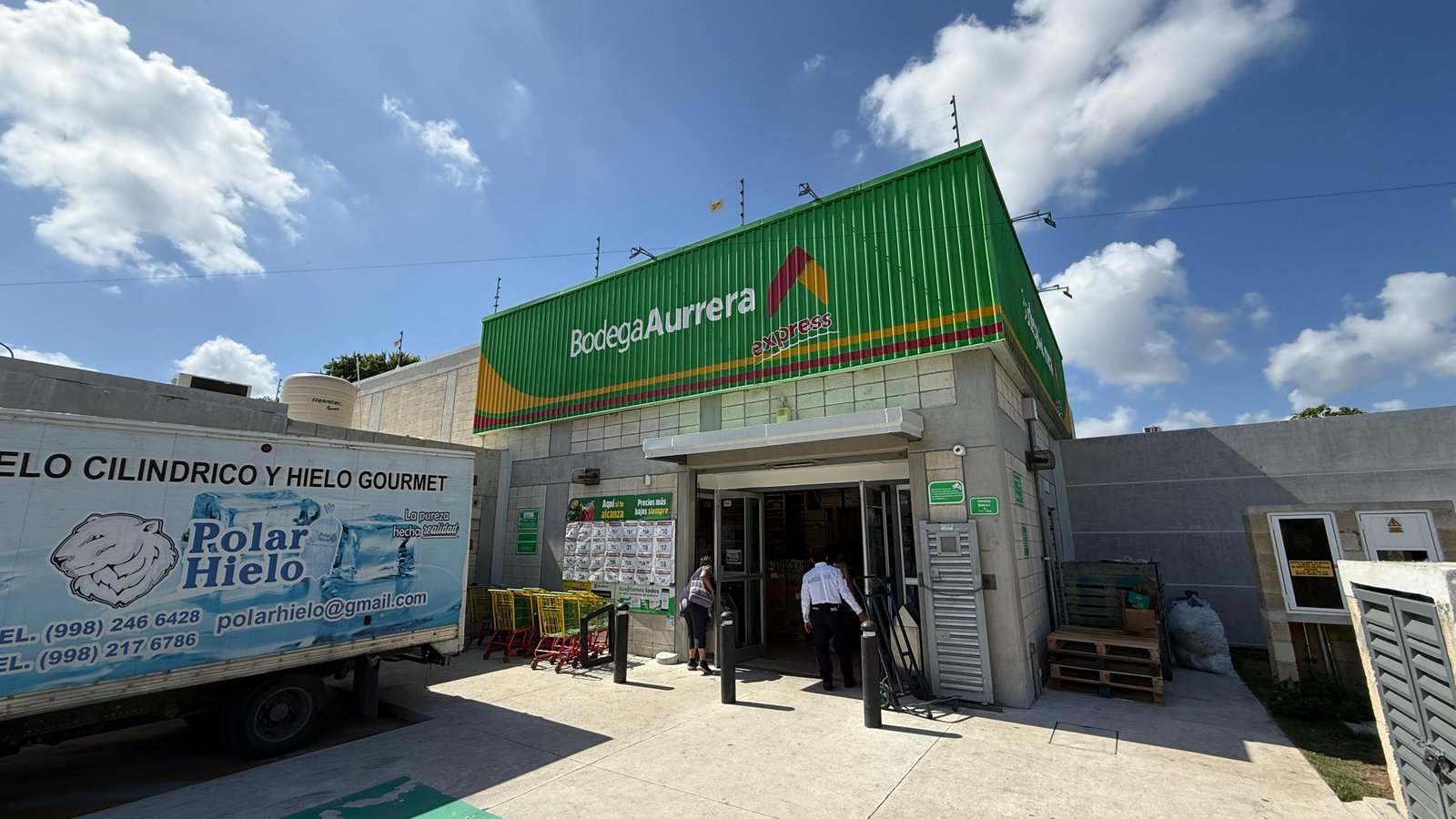 Acceso Principal Bodega Aurrera